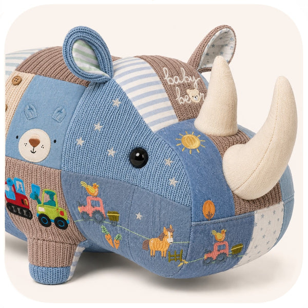 Peluche rinoceronte ricordo realizzato con vestitini neonato
